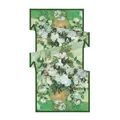 Écharpe en soie motif Roses de Van Gogh en vert et ivoire, pliée sur fond blanc - Van Gogh Roses blanches