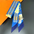 Zijden twilly sjaal met paardensportmotief en oranje geschenkdoos op grijze basis - Koningsblauw Ruiterstijl (C233-1)