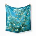 Pañuelo cuadrado de seda con estampado pintura Van Gogh Almendro en flor azul - 53x53 / Almendro en flor de Van Gogh