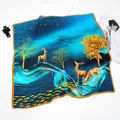 Pañuelo de seda cuadrado con ciervo dorado y montañas, borde elegante azul pavo - 53cmx53cm / Color de la imagen principal