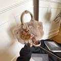 Sac à main en fausse fourrure taupe plissée avec un pendentif léopard mignon - Avec Pendentif / Kaki