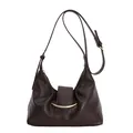 Sac hobo en cuir marron foncé avec boucle dorée arquée et bandoulière réglable - Marron