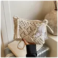 Chique crèmekleurige macramé crossbody tas met kwastjes en parel strik - Met Hanger / Broken Wit