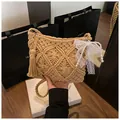 Khaki gebreide crossbodytas met kantstrik, parels en franjes aan de zijkant - Met Hanger / Khaki