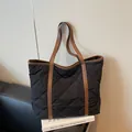 Bolso tote acolchado negro con ribete de cuero marrón y espacioso interior para el diario - Talla única / Negro