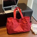 Grande borsa tote in tela a quadri rossi con tasche multiple per il pendolarismo - Taglia unica / Borgogna