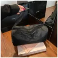 Grande borsa a tracolla cilindrica in tessuto Oxford nero con cinghia regolabile - Grande / Nero