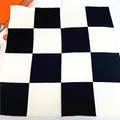 Foulard quadrato 90cm in seta a scacchi bianchi e neri con bordi arrotolati e finitura lucida - Stile Arrotolato A Mano / Nero & Bianco