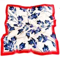 90cm Satin-Quadrat-Schal mit Ahornblatt-Print und rotem Rand auf weißem Hintergrund - Roter Rand