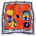 Eleganter 90cm Seidenschal mit luxuriösem Handtaschen-Muster auf leuchtend orangem Grund - Grau