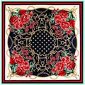 Zijden vierkante sjaal met vintage bloemenboeket en gouden kettingmotieven erop - Standaard / Marineblauw Midden