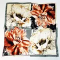 Foulard quadrato in seta con stampa artistica di fiori astratti arancioni e bianchi 90cm - Verde Scuro