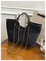 Sac cabas noir matelassé en daim avec chaîne dorée et grand espace de rangement - Taille unique / Noir