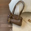 Borsa a spalla vintage in pelle PU marrone con fibbia dorata e ciondolo a cuore - Con Ciondolo / Marrone