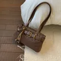 Borsa sottospalla marrone scuro leopardata con fibbia dorata e ciondolo a cuore - Con Ciondolo / Leopardo Marrone