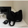 Bolso bandolera minimalista de nailon negro con estuche redondo y correa ajustable - Talla única / Negro