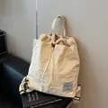 Sac à dos minimaliste en nylon blanc cassé avec cordon de serrage et texture plissée - Taille unique / Blanc Cassé