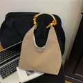 Borsa hobo retrò in toni terra con manico in perline di legno e design strutturato capiente - Cachi