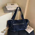 Sac cabas croissant en denim bleu foncé avec gaufrage Fashion et zips décoratifs - Taille unique / Bleu foncé