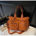 Gesteppte orangefarbene Nylon-Tragetasche mit Taschen und abnehmbarem Schultergurt - Einheitsgröße / Orange