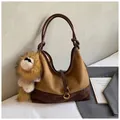 Brown frosted tote bag with a lion plush pendant and patchwork matte leather design - With Pendant / Brown