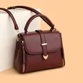Borsa a tracolla bordeaux minimalista in pelle PU con dettaglio cuore dorato - Borgogna