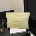 Custodia imbottita gialla per laptop con chiusura magnetica dal design minimal - Giallo Crema / Taglia unica