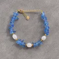 Détail du bracelet de plage avec éclats de pierre bleu mer et perles d'eau douce - Pierre irrégulière bleue et perle d'eau douce naturelle (Bracelet F) / 17+3cm