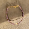 Bracelet élégant à perles mauves avec accents dorés et centre carré iridescent - Style de perles rondes facettées violettes et cube irisé / Taille unique / 17+3cm / Violet