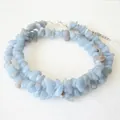 Détail du collier en pierres naturelles bleu clair avec fermoir mousqueton argenté réglable - Éclats Bleu Gris Clair (Style E) / Acier