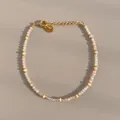 Detail of beaded bracelet with pink and white faceted natural stones and gold lobster clasp - Pink, White and Gold Fresh Style (Bracelet 24)