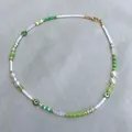 Detailoverzicht van handgemaakte Evil Eye kralenketting met groene accenten - Stijl B / Eén maat / 38+5cm / Groen