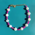 Bracelet en pierres roses et perles d'eau douce avec fermoir mousqueton doré - Style Perle d'Eau Douce Rose Rouge (E) / 17cm+3cm