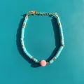 Boheems turquoise kralenarmband met roze centrale kraal en goudkleurig beslag - Turkoois Vierkante Kraal Roze Kraal Stijl (H) / 17+3cm