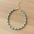 Boho kralenketting met hemelsblauwe en groene kleikralen en witte zoetwaterparels - Vintage Ketting met Blauw-Groene Kralen en Kunstparels / 38+5cm