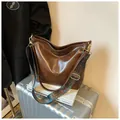 Bolso hobo marrón oscuro en cuero con correa ancha de estilo bohemio y toque vintage - Talla única / Marrón