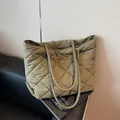 Borsa tote trapuntata verde militare per donna con grande capacità e doppi spallacci - Verde
