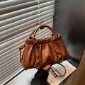 Borsa marrone in ecopelle plissettata con dettagli dorati e manico curvo - Taglia unica / Marrone