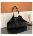 Bolso tote grande minimalista en ante negro con asas finas y colgante decorativo a juego - Negro / Talla única