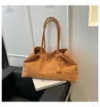 Bolso tote grande de ante caramelo con asas largas y costuras verticales decorativas - Amarillo / Talla única