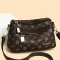 Borsa a tracolla da donna in pelle marrone stampata con motivi a canguro e dettagli oro - Taglia unica / Marrone e Marrone