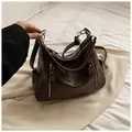 Elegante borsa a tracolla in pelle vintage marrone scuro con spallina regolabile - Taglia unica / caffè