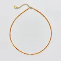 Handgefertigte orangefarbene Edelsteinkette mit Süßwasserperle und Goldverschluss - Stil E / Orange