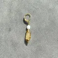Boucles d'oreilles vintage en or avec perle blanche et pierre jaune rectangulaire - Boucles d'oreilles / Jaune