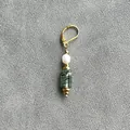 Collier vintage en pierres naturelles et perles avec pendentif cylindre vert foncé - Boucles d'oreilles / Vert