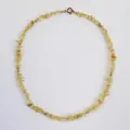 Collier en titane plaqué or 18k avec éclats de citrine jaune pâle et perles dorées - 38+5cm / Jaune-vert et Or