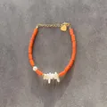 Bohemian schelp kralen armband met natuurlijke parels en gouden hart bedel op grijze stof - Oranje Schelp Kunstparel Stijl (O) / 17+3cm