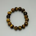 Detailansicht der 18k vergoldeten Tigerauge-Perlenkette mit goldenen Distanzstücken - Armband / Tigerauge