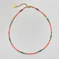 Handgemaakte kleurrijke natuursteen ketting met gouden hart hanger en karabijnsluiting - 38+5cm / Roze Veelkleurig