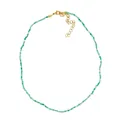 Vue détaillée du collier en pierres vertes facettées avec fermoir mousqueton doré et chaîne - 38+5cm / Vert Turquoise